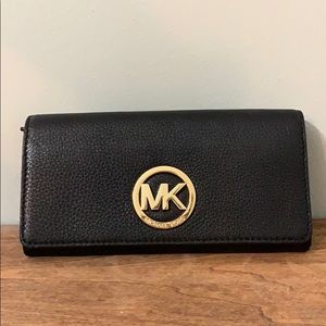 NWT Fulton carry all leather wallet